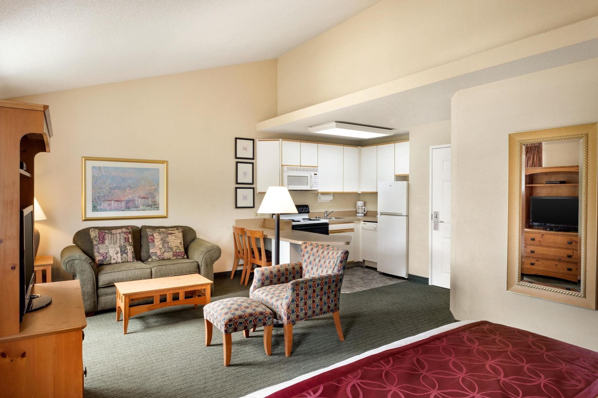 Baymont By Wyndham Wichita East Exterior foto