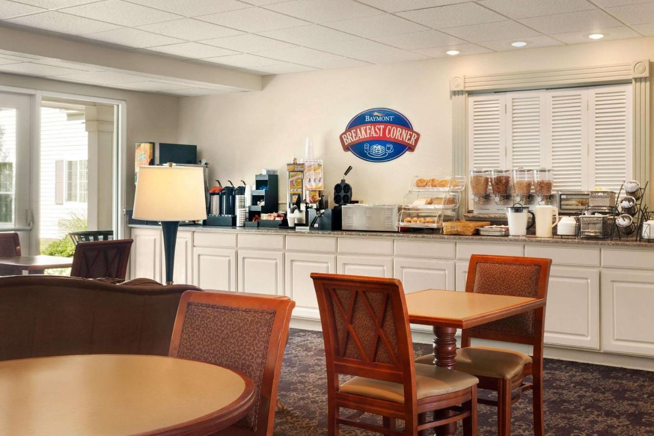 Baymont By Wyndham Wichita East Exterior foto