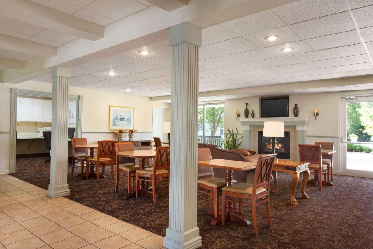 Baymont By Wyndham Wichita East Exterior foto